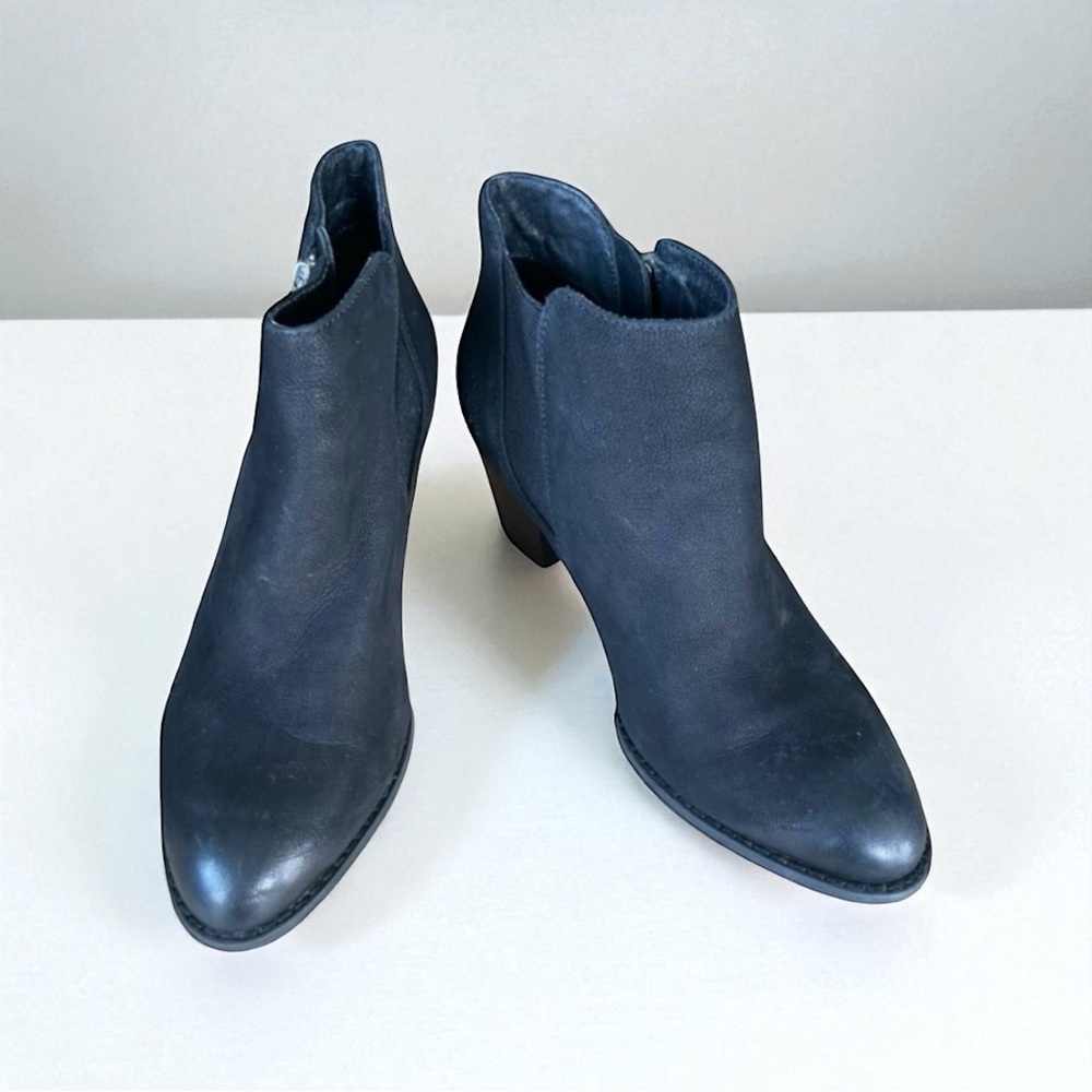 VIONIC Black Sterling Suede Bootie Size 5